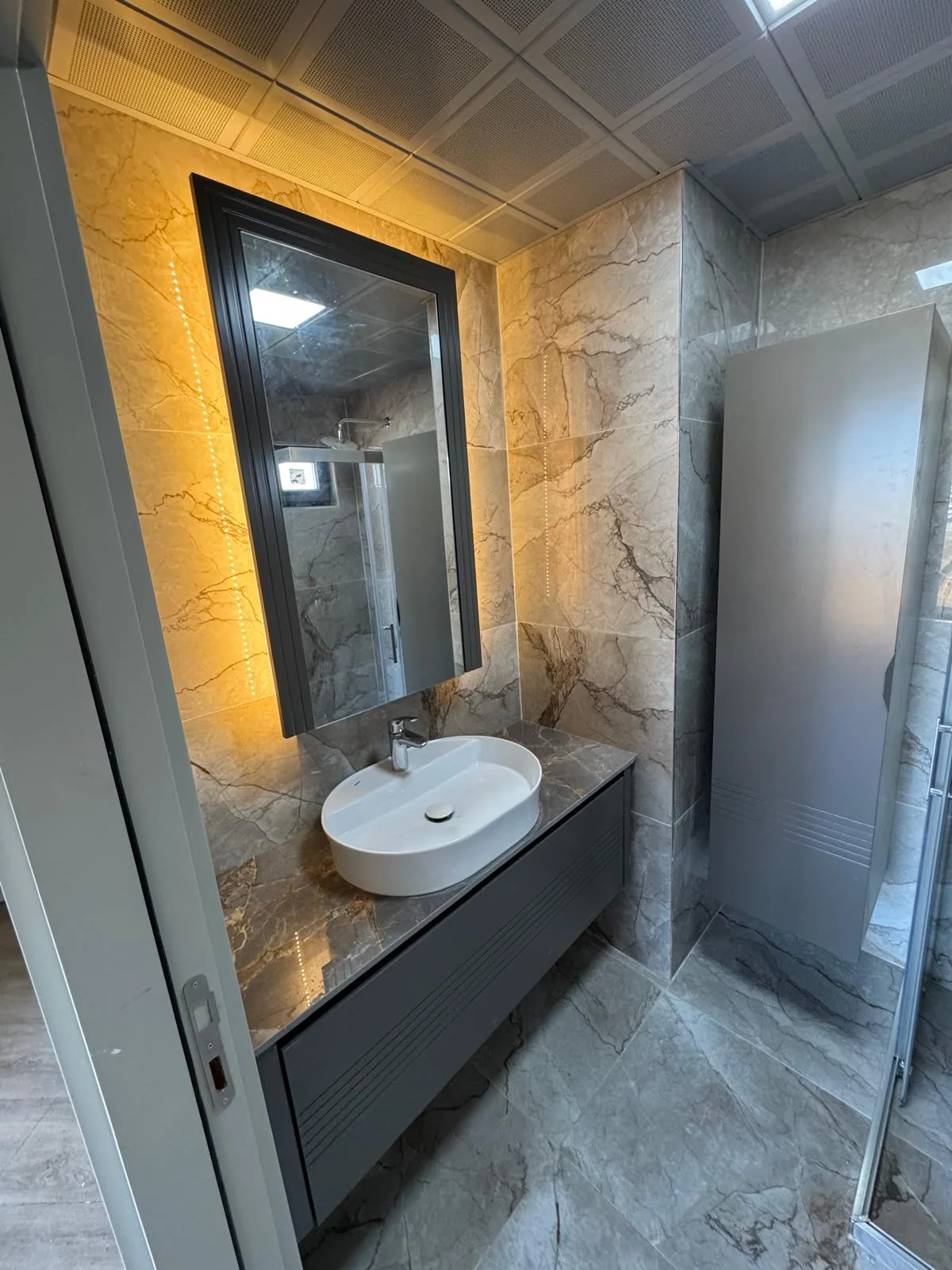 Begonvilla — banyo, özel üretim mobilya uygulaması 16