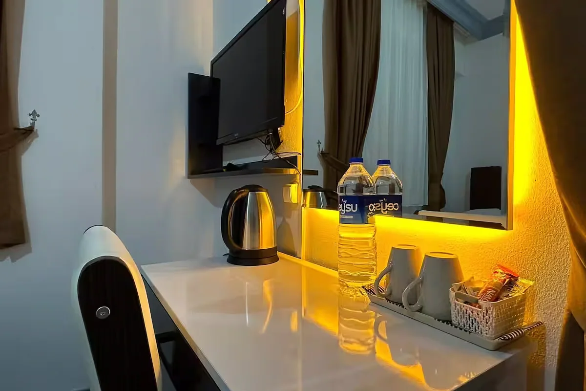 Ezel Group Hotel — aile odası, özel üretim mobilya uygulaması 9