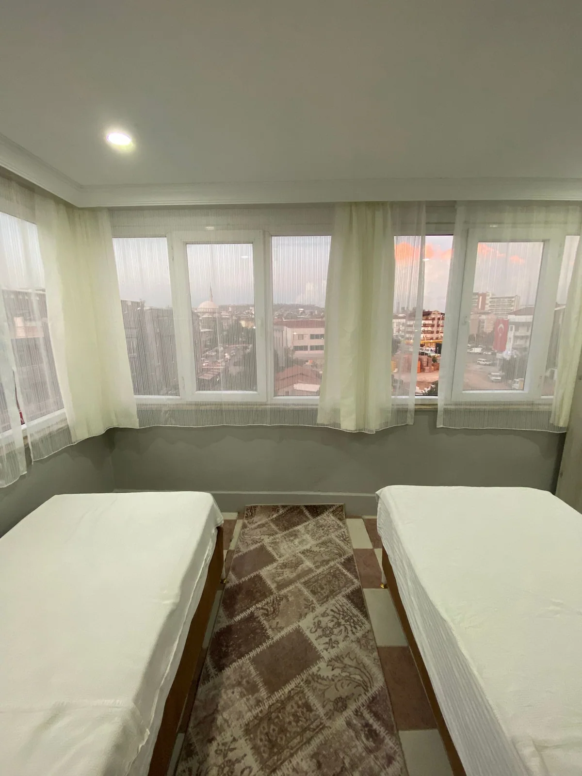 Ezel Group Hotel — çatı çift sigle, özel üretim mobilya uygulaması 13