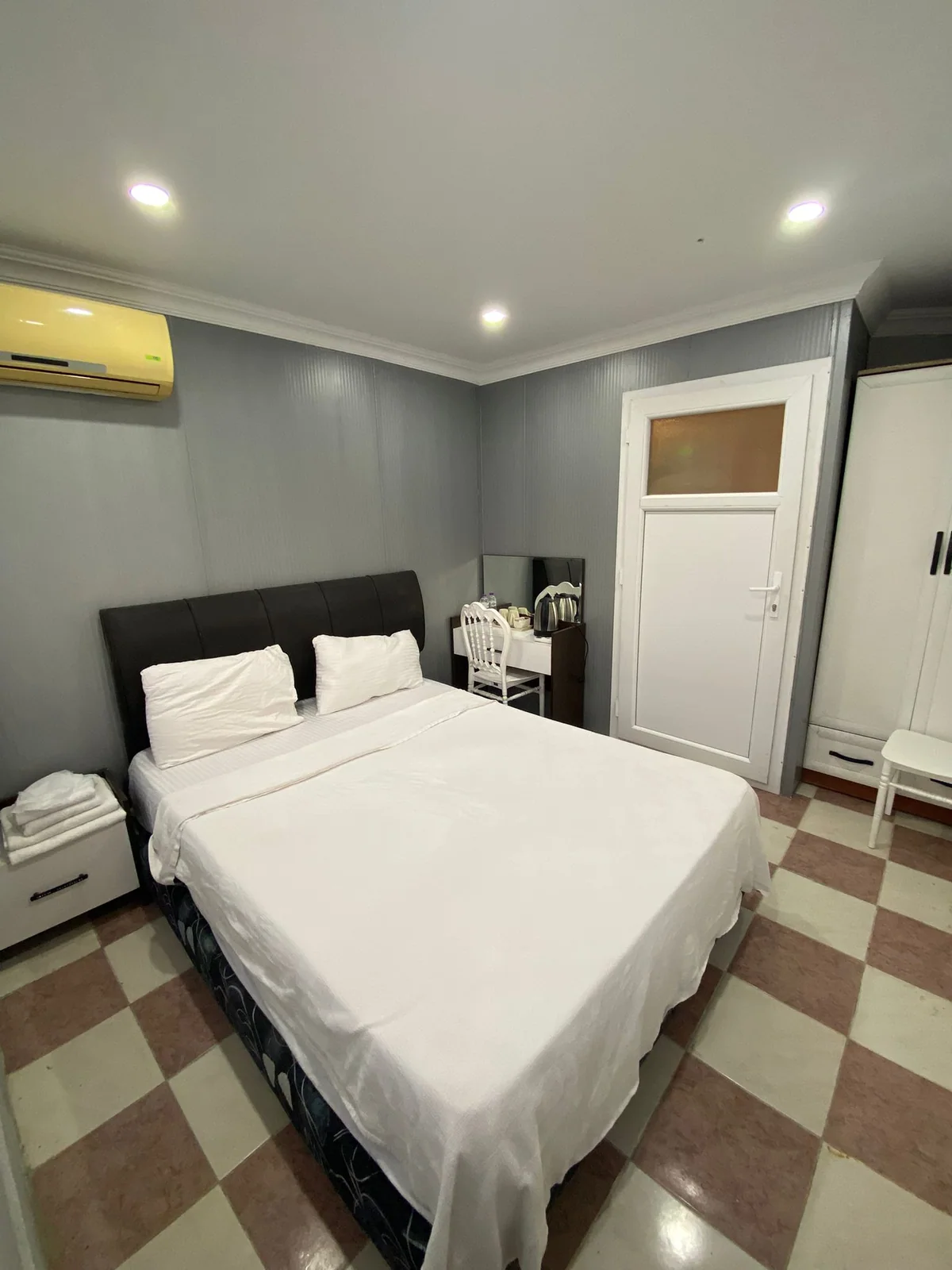 Ezel Group Hotel — çatı double, özel üretim mobilya uygulaması 15
