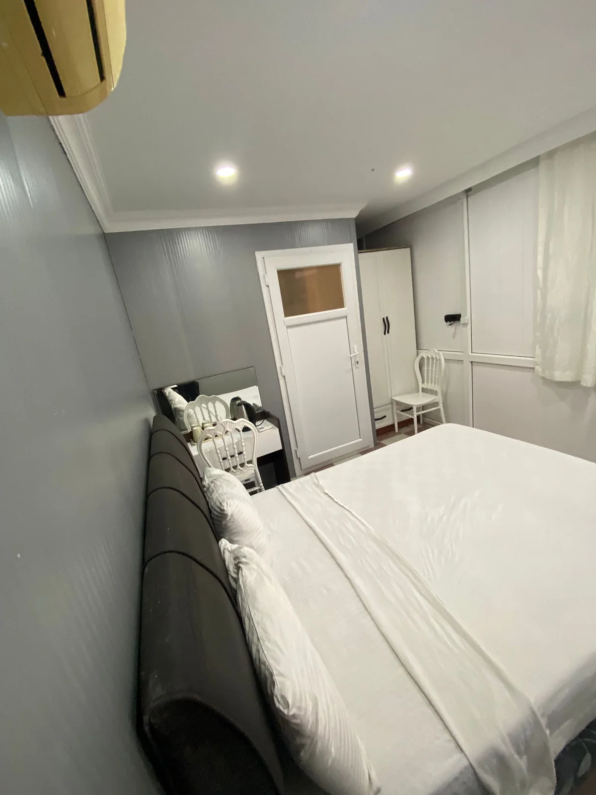 Ezel Group Hotel — çatı double, özel üretim mobilya uygulaması 16