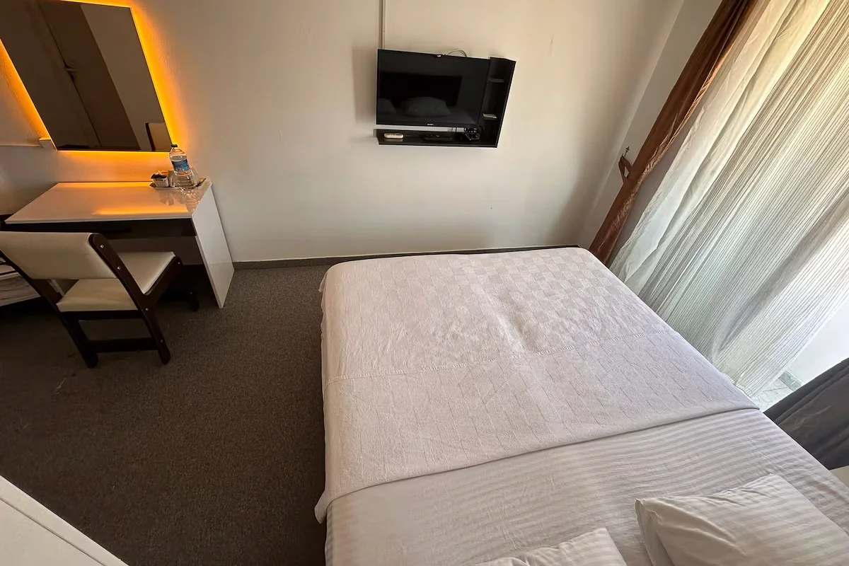 Ezel Group Hotel — double oda, özel üretim mobilya uygulaması 23