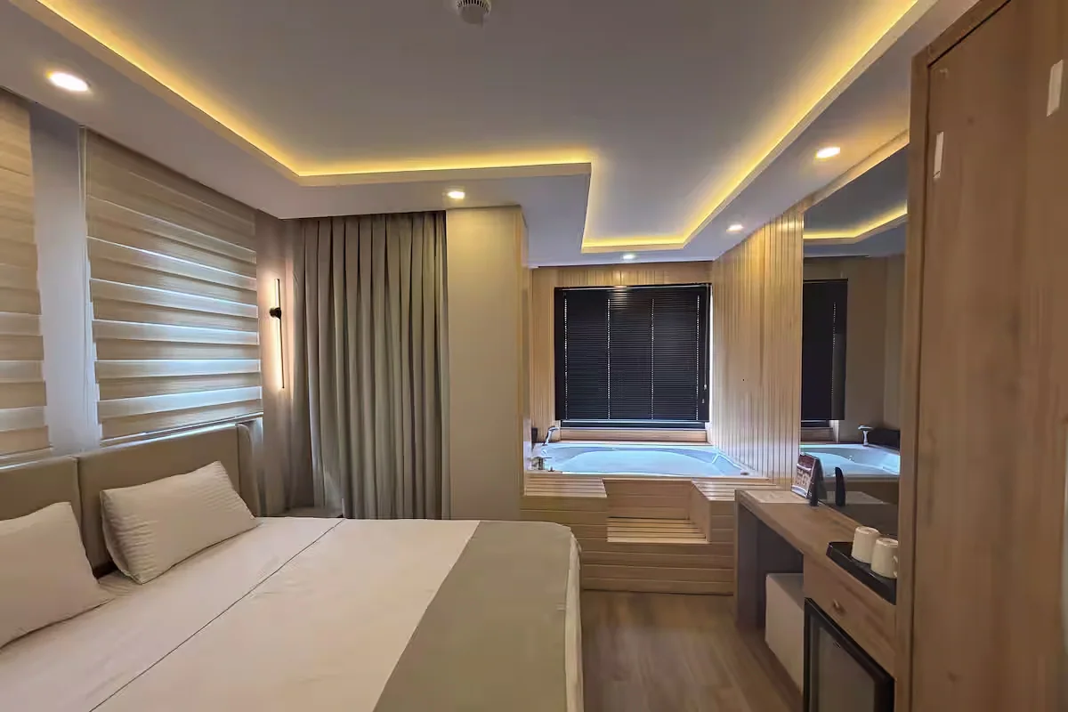 La Vita Es Bella Hotel — jakuzili oda, özel üretim mobilya uygulaması 38