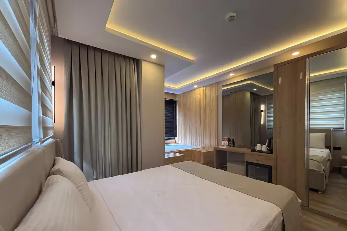 La Vita Es Bella Hotel — jakuzili oda, özel üretim mobilya uygulaması 40