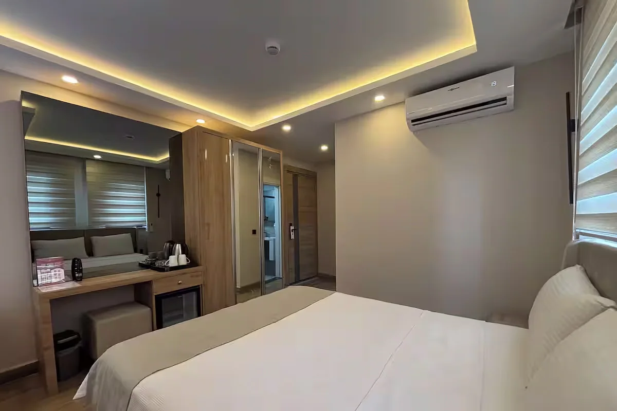 La Vita Es Bella Hotel — jakuzili oda, özel üretim mobilya uygulaması 41