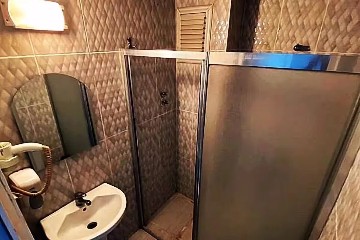 Royal Ezel Hotel — aile odası, özel üretim mobilya uygulaması 9