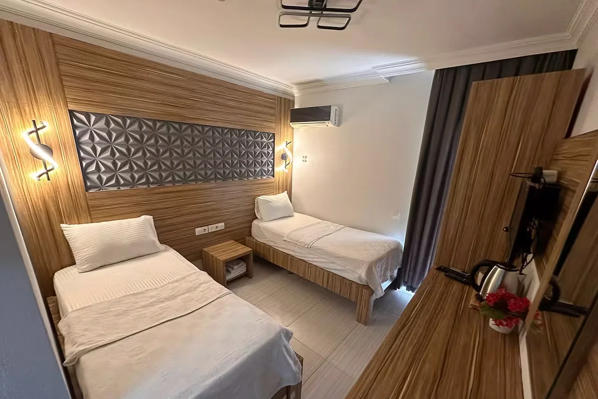 Royal Ezel Hotel — çift single oda, özel üretim mobilya uygulaması 11