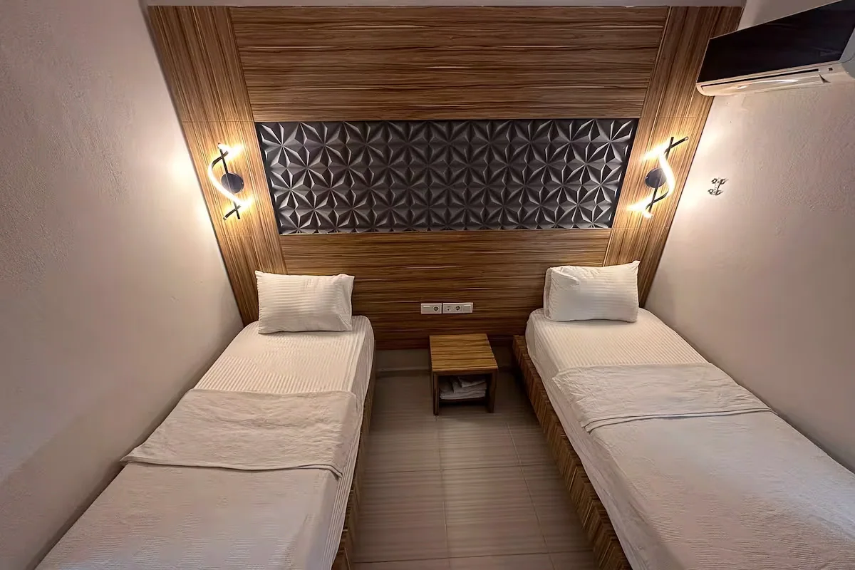 Royal Ezel Hotel — çift single oda, özel üretim mobilya uygulaması 12