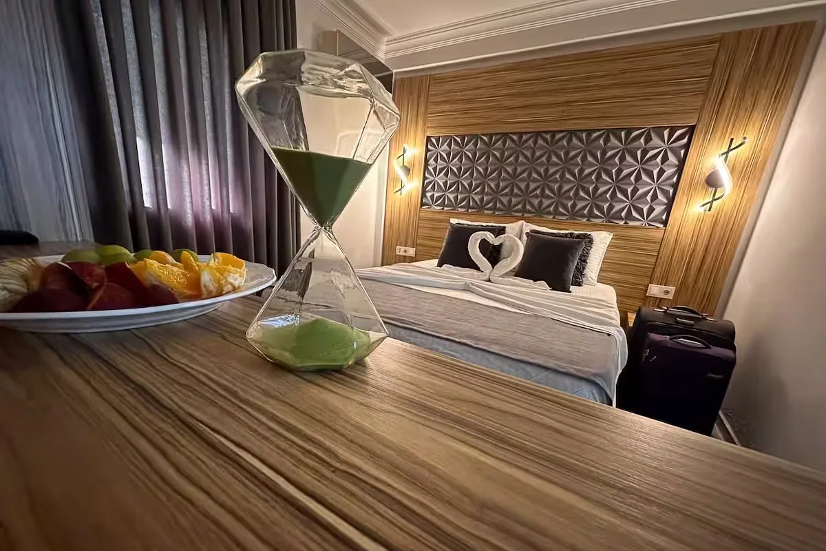 Royal Ezel Hotel — double oda, özel üretim mobilya uygulaması 15