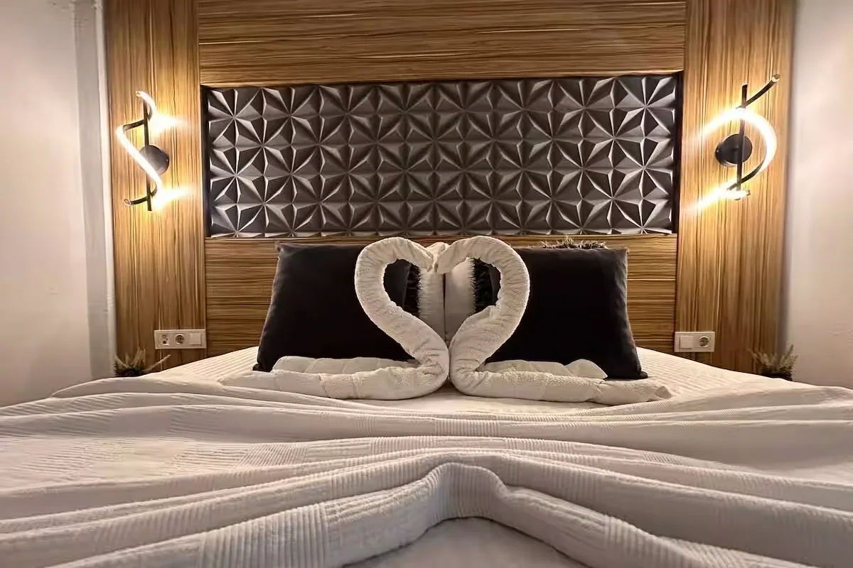 Royal Ezel Hotel — double oda, özel üretim mobilya uygulaması 18
