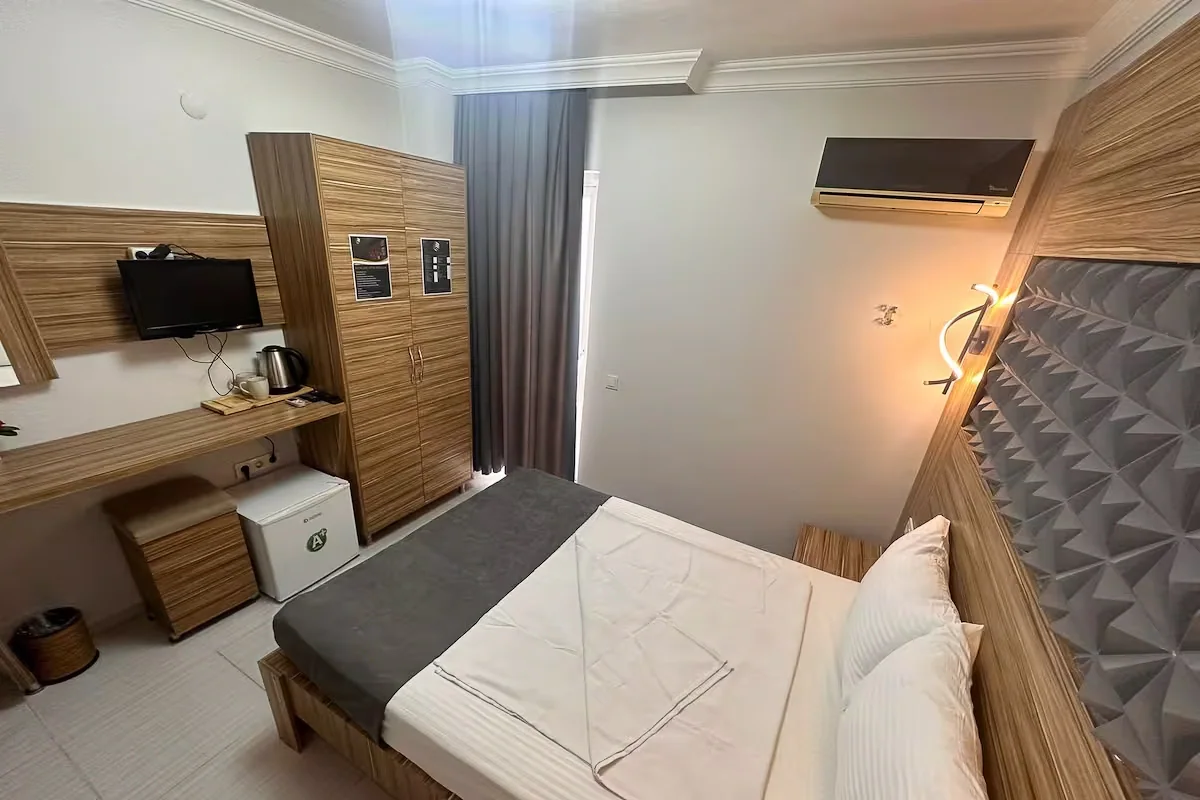 Royal Ezel Hotel — double oda, özel üretim mobilya uygulaması 22