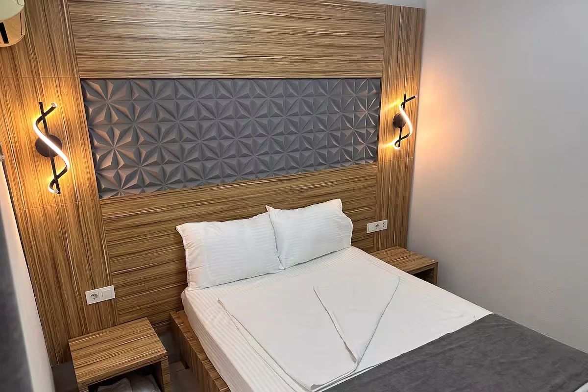 Royal Ezel Hotel — double oda, özel üretim mobilya uygulaması 24